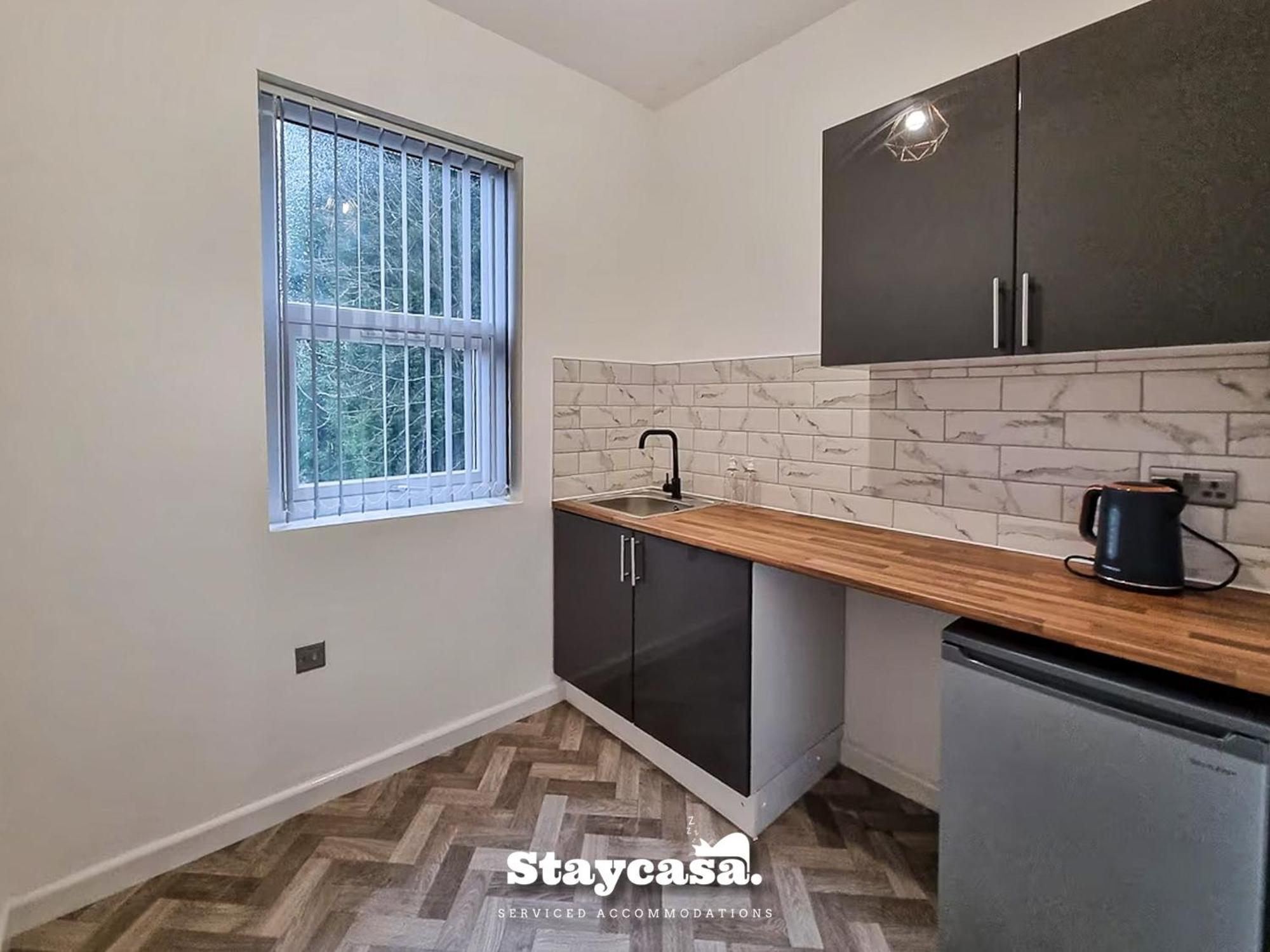 Delightful Spacious Haven With Large Driveway Ferienhaus