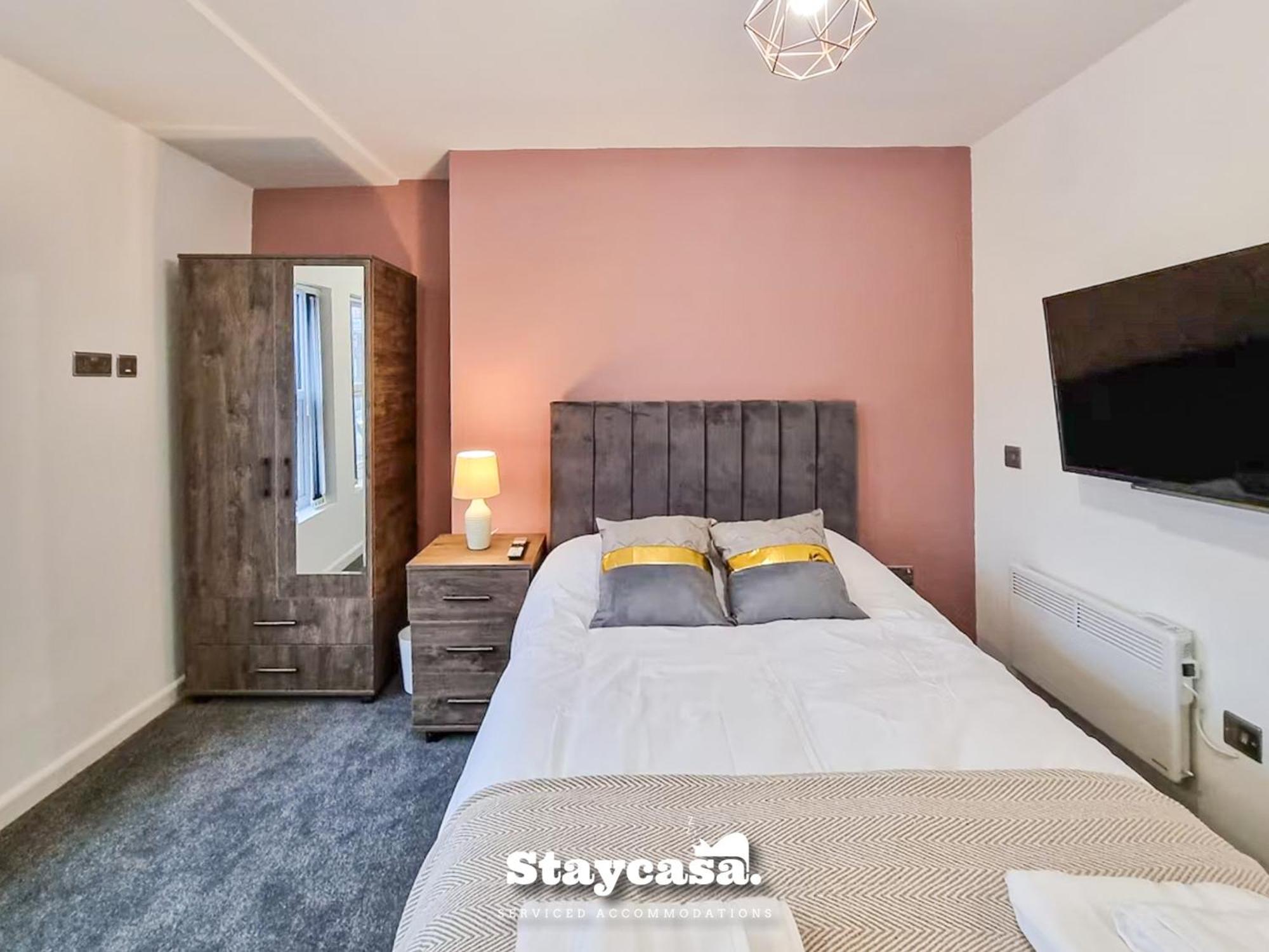 Delightful Spacious Haven With Large Driveway Ferienhaus