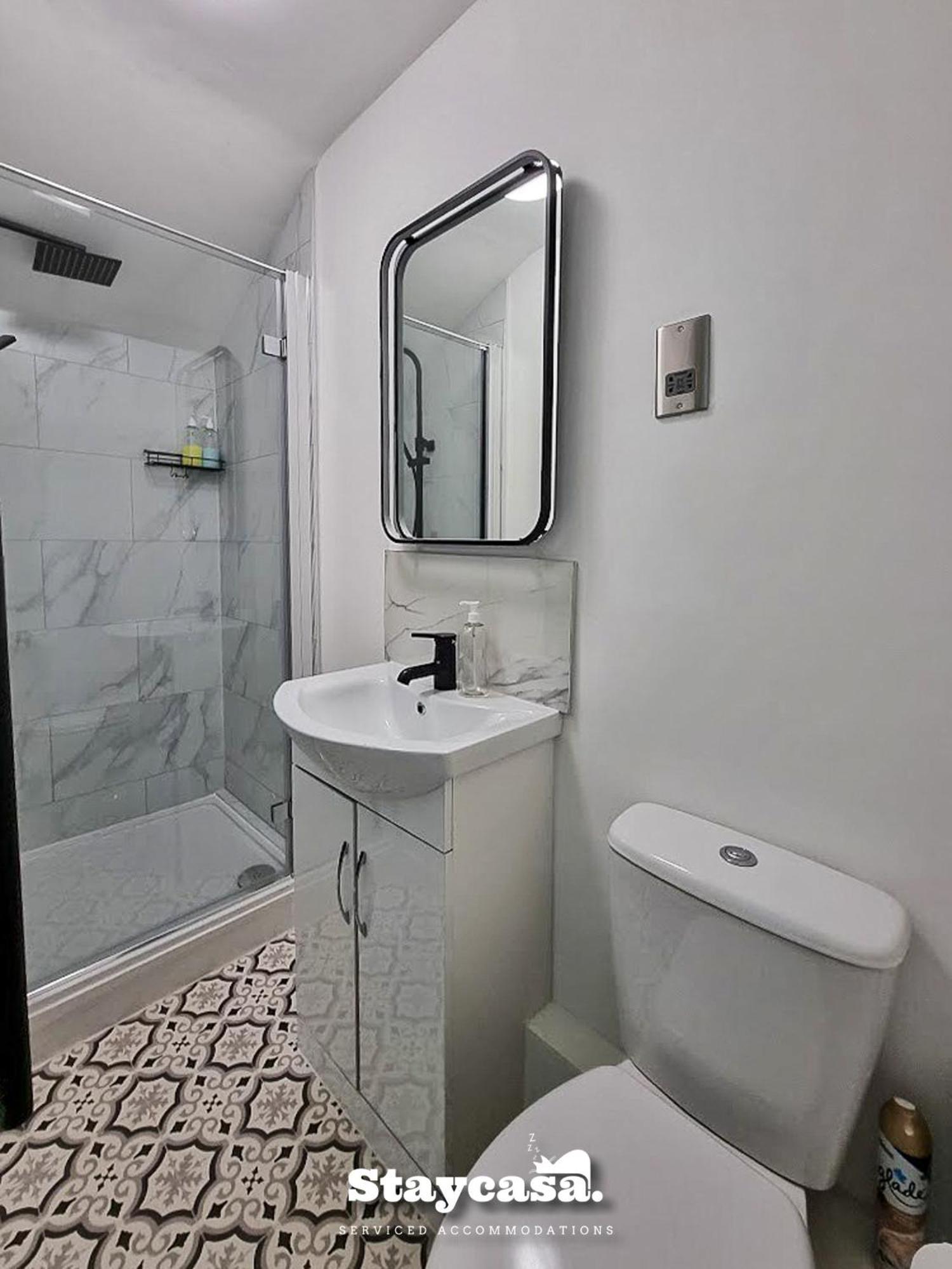 Holiday home Delightful Spacious Haven With Large Driveway